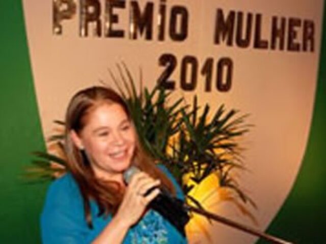 Dra. Marise Corrêa recebe Prêmio Mulher 2010